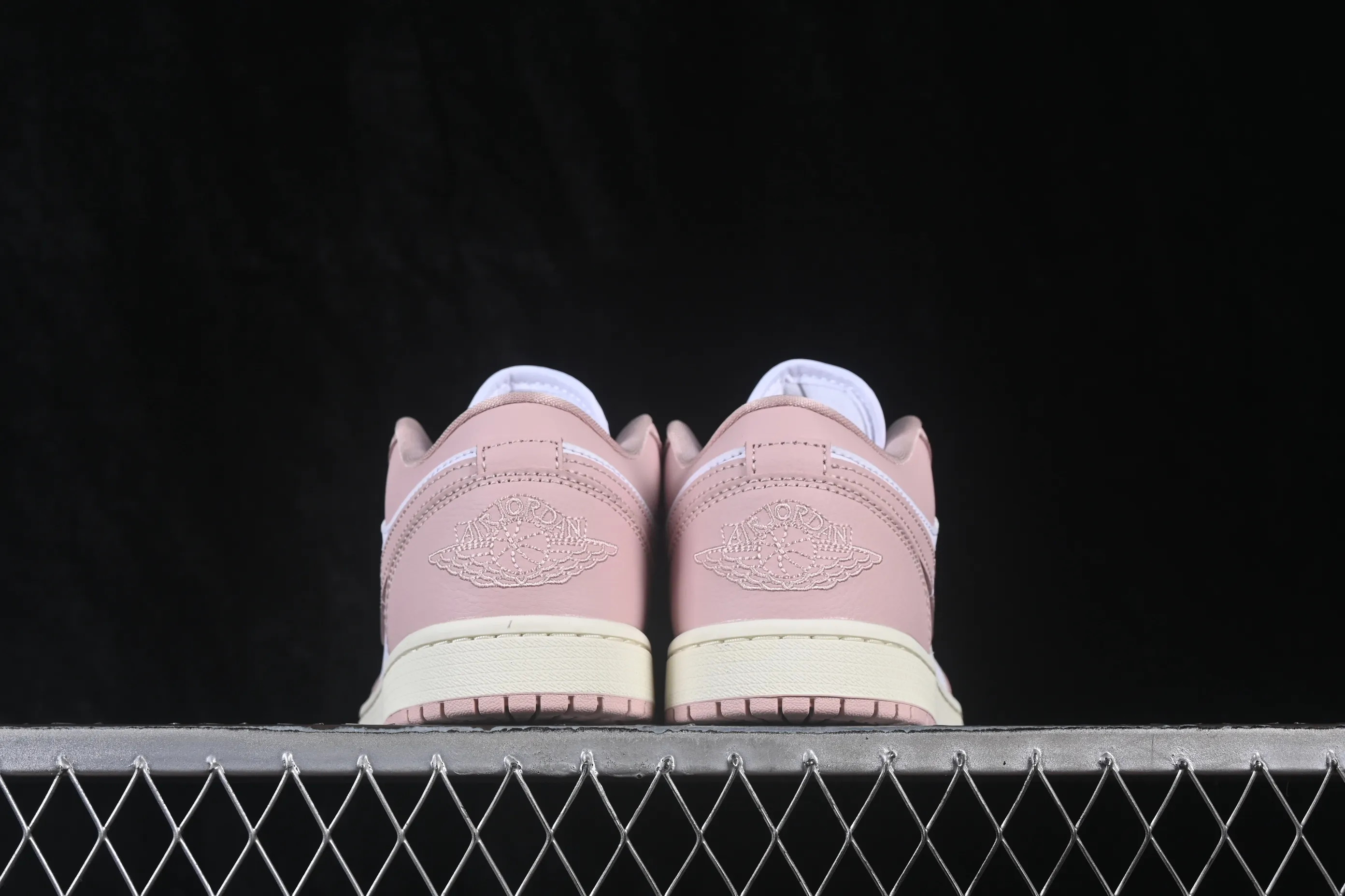 All categories Air Jordan Jordan series basketball shoes Air Jordan 1 Low G version pure original Air Jordan 1 Low AJ1 Joe 1 white pink low-top retro culture basketball shoes DC0774-162
